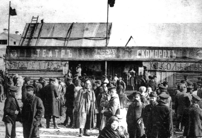 Балаган в районе нынешней площади Профсоюзов, 20-е годы. Балаган в районе нынешней площади Профсоюзов, 20-е годы.