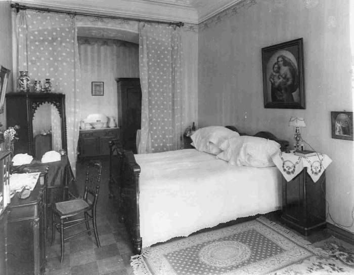 Спальня в квартире барона Икскуля фон Гильденбрандта Александра Владимировича.