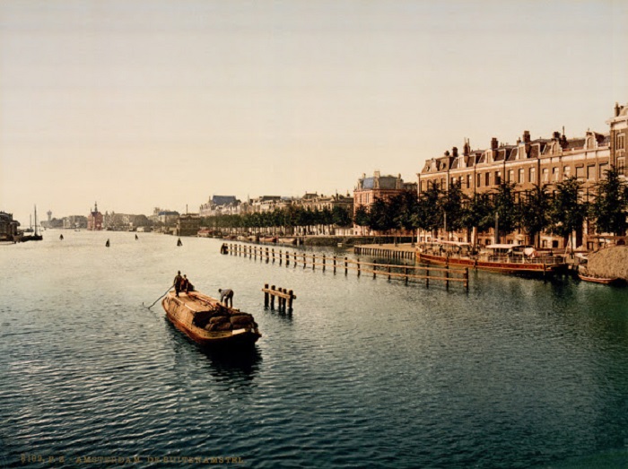 Река в Нидерландах, от которой своё название получил город Амстердам.