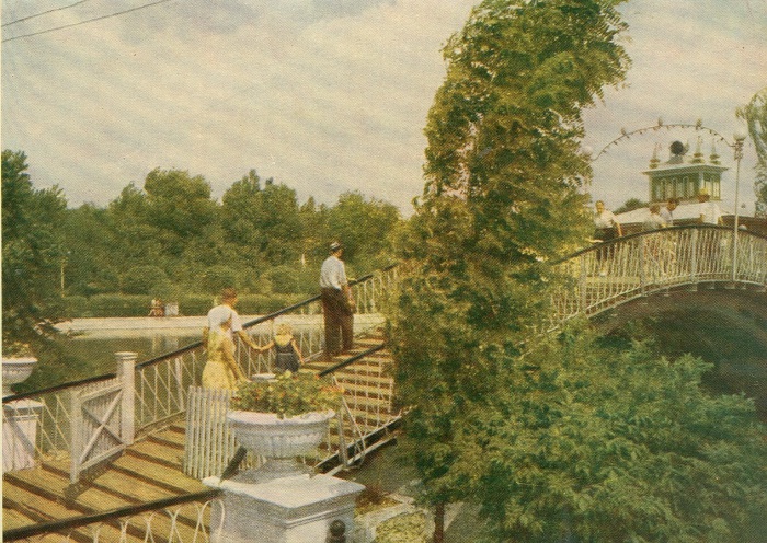 Одно из самых любимых и массовых мест отдыха у горожан и гостей города. Одно из самых любимых и массовых мест отдыха у горожан и гостей города.