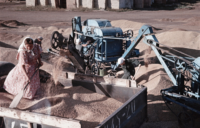 Академики и профессора, работающие в московском Энергетическом институте. Москва, 1950-е годы. Фото: Semyon Osipovich Friedland. Академики и профессора, работающие в московском Энергетическом институте. Москва, 1950-е годы. Фото: Semyon Osipovich Friedland.