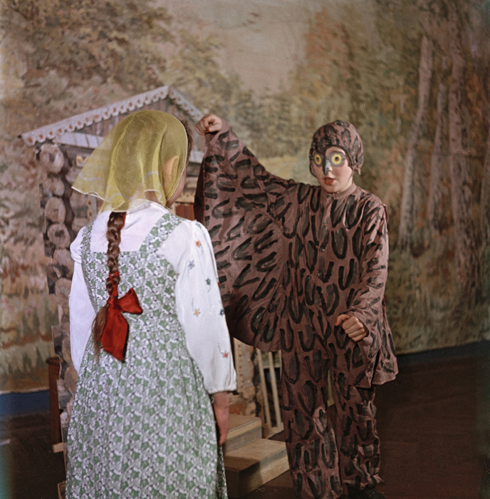 Детская опера Гуси-лебеди в подмосковной школе. Москва, 1950-е годы. Фото: Semyon Osipovich Friedland. Детская опера Гуси-лебеди в подмосковной школе. Москва, 1950-е годы. Фото: Semyon Osipovich Friedland.