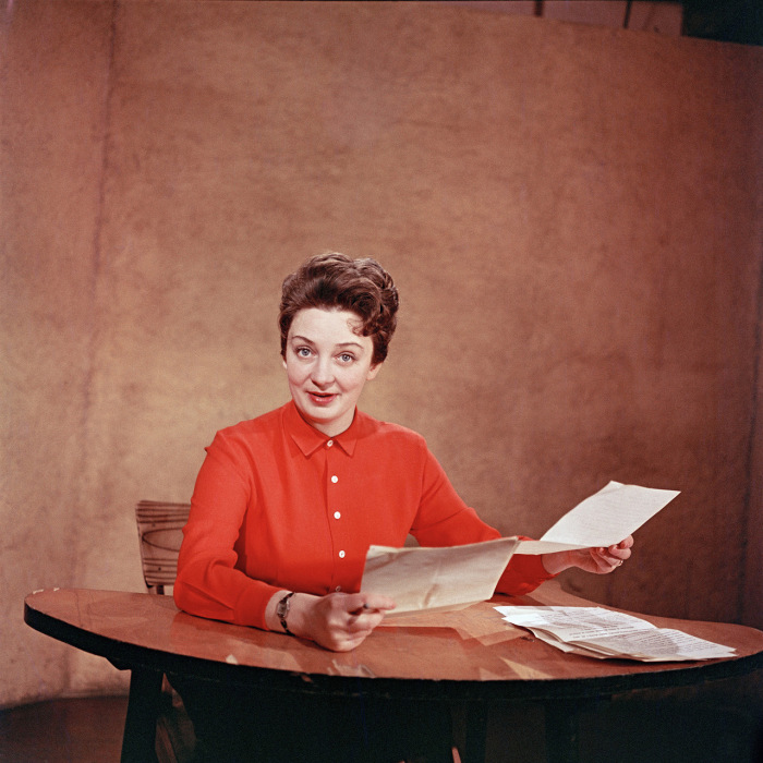 Советская телеведущая Шилова. Москва, 1950-е годы. Фото: Semyon Osipovich Friedland. Советская телеведущая Шилова. Москва, 1950-е годы. Фото: Semyon Osipovich Friedland.