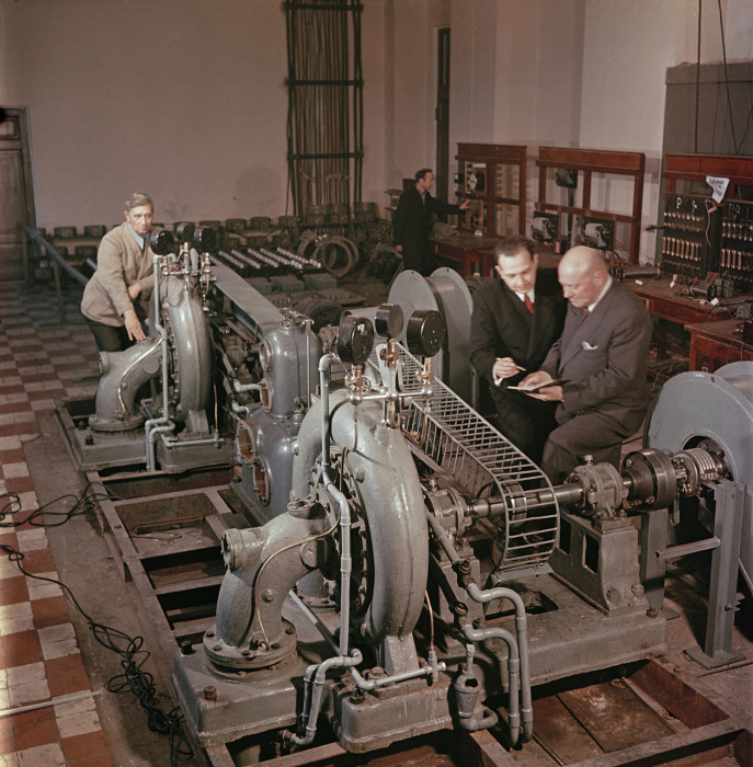 В одном из архангельских скверов. Архангельск, 1950-е годы. Фото: Semyon Osipovich Friedland. В одном из архангельских скверов. Архангельск, 1950-е годы. Фото: Semyon Osipovich Friedland.
