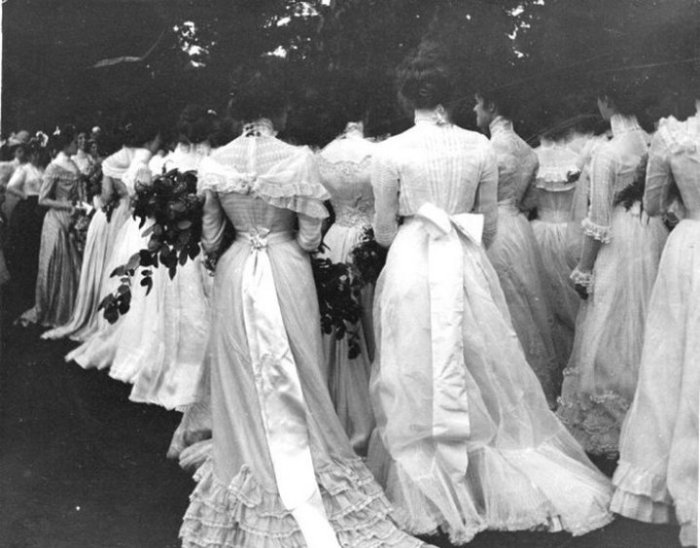 Выпускной в одном из элитных учебных заведений. 1895 год. Выпускной в одном из элитных учебных заведений. 1895 год.