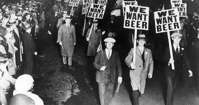 *Мы хотим пива!* *Мы хотим пива!*