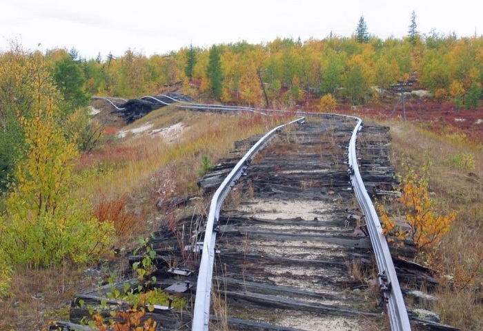 Плачевное состояние железной дороги «Салехард-Игарка». | Фото: amusingplanet.com. Плачевное состояние железной дороги «Салехард-Игарка». | Фото: amusingplanet.com.