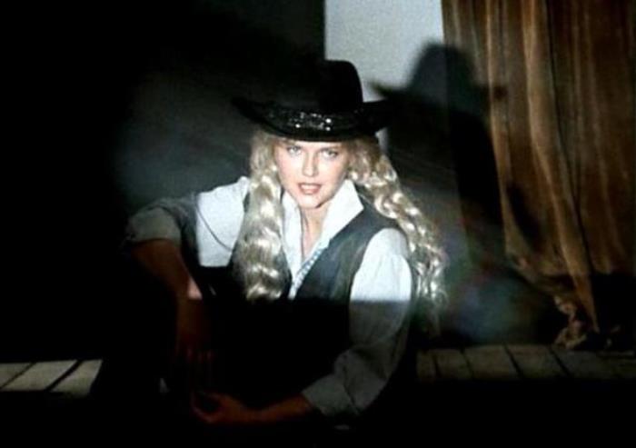 Александра Яковлева в фильме *Человек с бульвара Капуцинов*, 1987 | Фото: liveinternet.ru Александра Яковлева в фильме *Человек с бульвара Капуцинов*, 1987 | Фото: liveinternet.ru