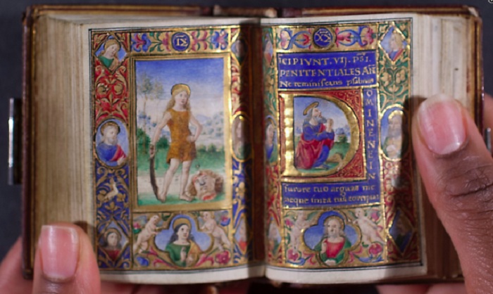 Миниатюрный часослов, XV век. | Фото: medievalfragments.wordpress.com. Миниатюрный часослов, XV век. | Фото: medievalfragments.wordpress.com.