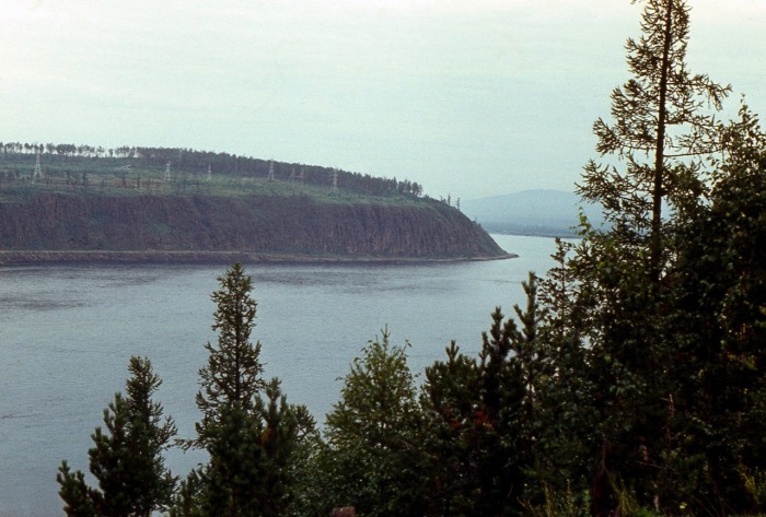 Спокойные воды большой реки. Спокойные воды большой реки.