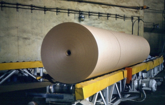 Огромные рулоны бумаги. Огромные рулоны бумаги.