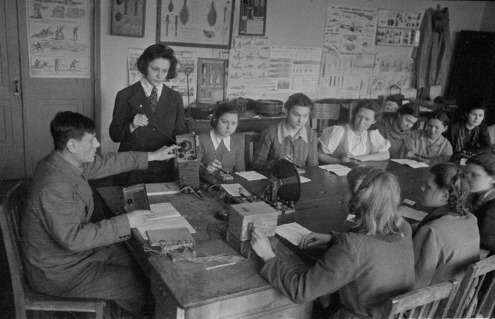 Изучение нового материала в школе.