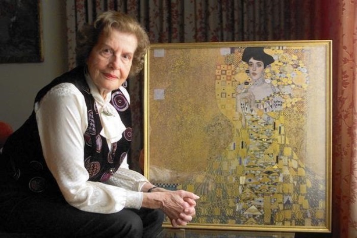 Мария Альтман и знаменитый портрет ее тети Адели | Фото: static.dramastyle.com Мария Альтман и знаменитый портрет ее тети Адели | Фото: static.dramastyle.com