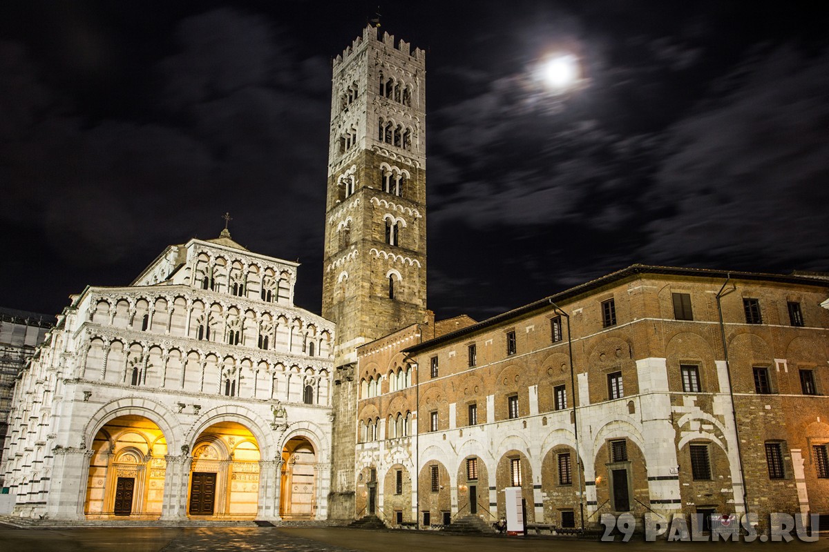 Night view of Duomo of Lucca. Tuscany.