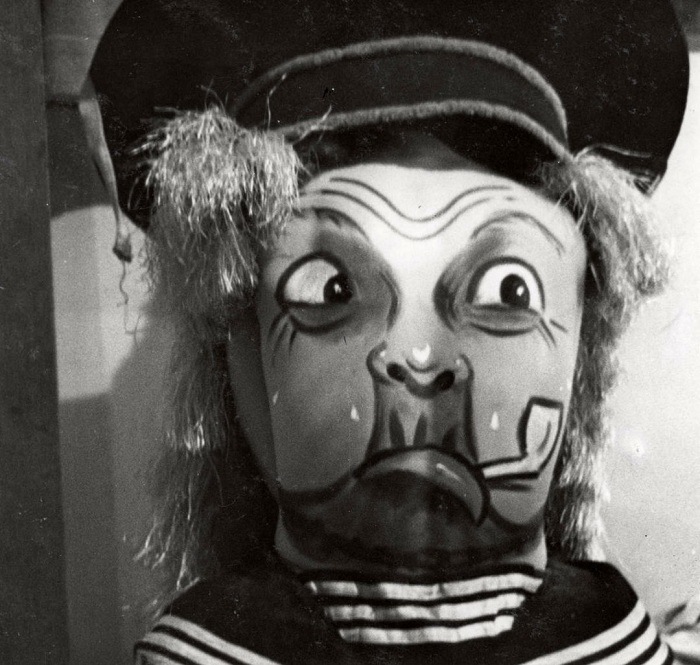 Трудно поверить, но это женская спина. Трудно поверить, но это женская спина.