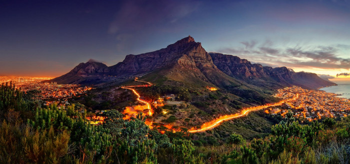 Гора является самой известной из гор — столешниц в мире. Высота - 1085 метров. Гора является самой известной из гор — столешниц в мире. Высота - 1085 метров.