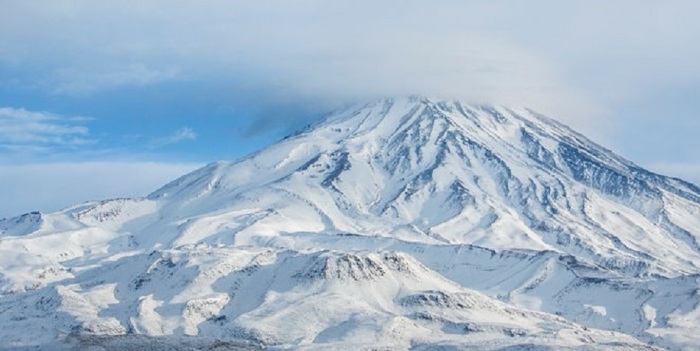 Потухший стратовулкан в хребте Эльбурс высотой 5610 метров. Потухший стратовулкан в хребте Эльбурс высотой 5610 метров.