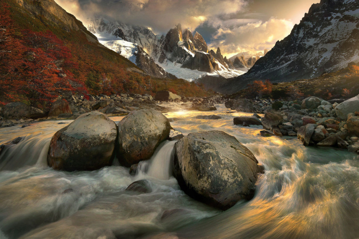 Вершина в Патагонии, Южная Америка, расположенная на границе Аргентины и Чили. Высота 3128 метра. Вершина в Патагонии, Южная Америка, расположенная на границе Аргентины и Чили. Высота 3128 метра.