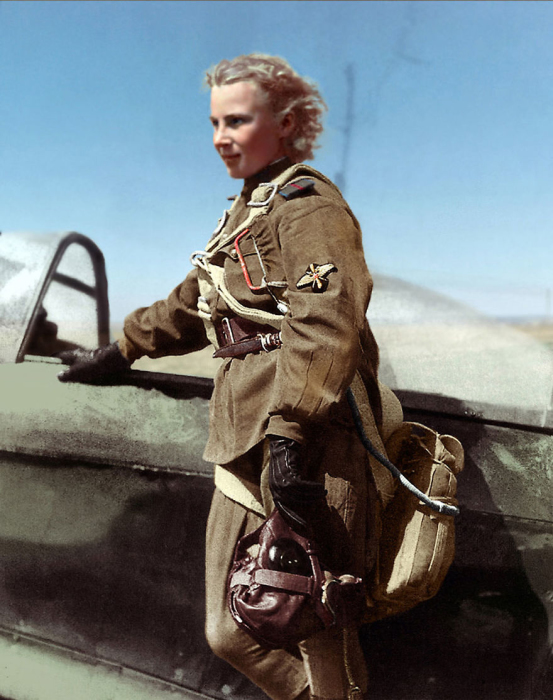 Была одной из самых результативных женщин-летчиц в годы Второй мировой войны.
