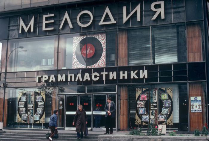 Магазин грампластинок Мелодия в Москве. СССР, 1970 год. Магазин грампластинок Мелодия в Москве. СССР, 1970 год.