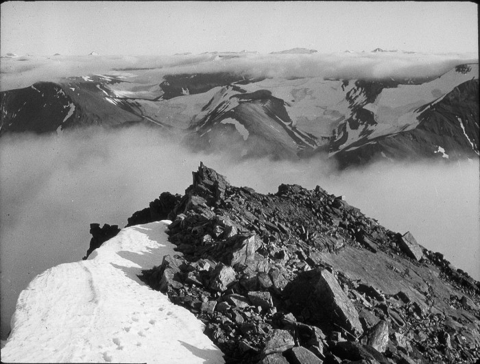 Горные пики на территории архипелага в Северном Ледовитом океане между Баренцевым и Карским морями. СССР, 1937 год. Горные пики на территории архипелага в Северном Ледовитом океане между Баренцевым и Карским морями. СССР, 1937 год.