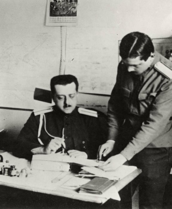 Барон фон Руктешель до революции 1917 года служивший капитаном гвардейского полка.