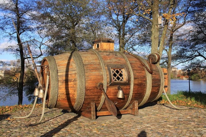 Точная копия подводной лодки Ефима Никонова, стоящая в Сестрорецке, недалеко от Санкт-Петербурга, на набережной Невы. | Фото: commons.wikimedia.org Точная копия подводной лодки Ефима Никонова, стоящая в Сестрорецке, недалеко от Санкт-Петербурга, на набережной Невы. | Фото: commons.wikimedia.org