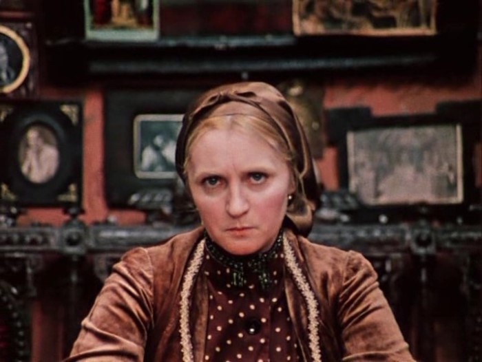 Клара Румянова в роли попадьи в фильме *12 стульев*, 1971 | Фото: kino-teatr.ru Клара Румянова в роли попадьи в фильме *12 стульев*, 1971 | Фото: kino-teatr.ru