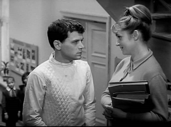 Клара Румянова в фильме *Звонят, откройте дверь*, 1965 | Фото: kino-teatr.ru Клара Румянова в фильме *Звонят, откройте дверь*, 1965 | Фото: kino-teatr.ru