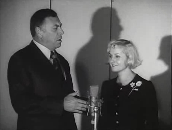 А. Папанов и К. Румянова озвучивают мультфильм *Ну, погоди!* | Фото: pic.rutube.ru А. Папанов и К. Румянова озвучивают мультфильм *Ну, погоди!* | Фото: pic.rutube.ru