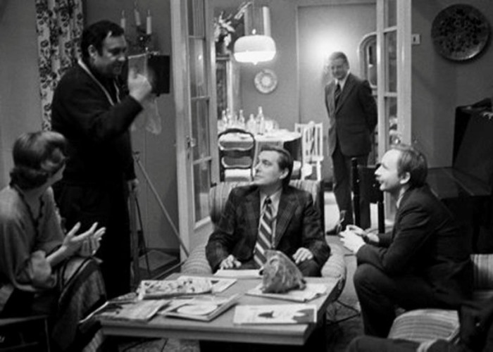 На съемках фильма *Служебный роман*, 1977 | Фото: cameralabs.org На съемках фильма *Служебный роман*, 1977 | Фото: cameralabs.org