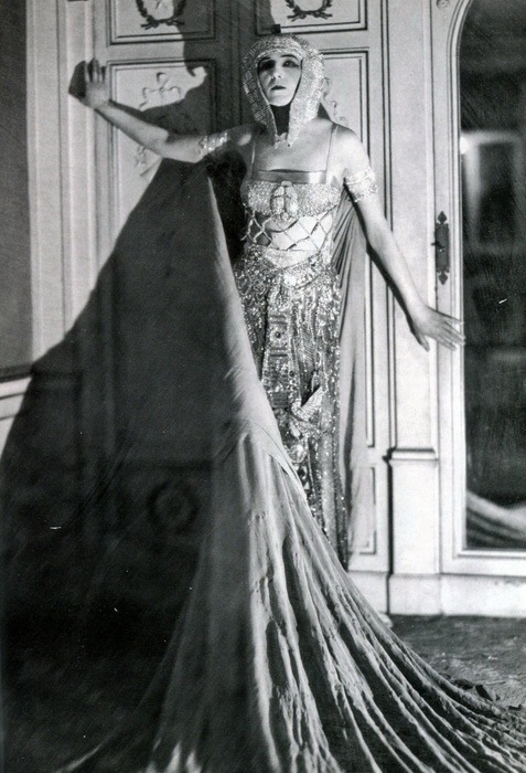 Ида Рубинштейн в образе Шахерезады Ида Рубинштейн в образе Шахерезады