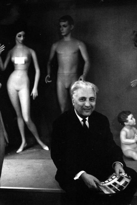 Важный чиновник, отвечающий за торговлю с Западом. СССР, Москва, 1966 год. Важный чиновник, отвечающий за торговлю с Западом. СССР, Москва, 1966 год.