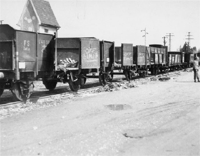 В вагонах осталось лишь только горе и смерть. В вагонах осталось лишь только горе и смерть.