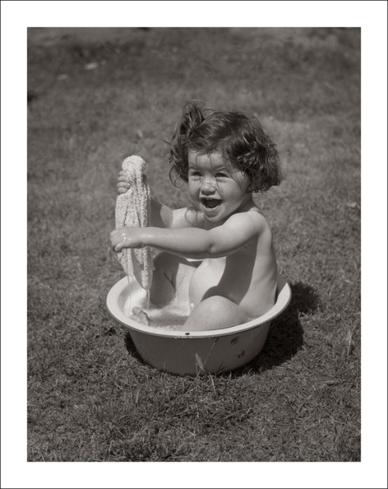 Летом да ещё в тазике с водой... и вода льется рекой... Летом да ещё в тазике с водой... и вода льется рекой...