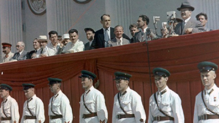 На трибуне С.М. Буденный, В.М. Молотов, Н.В. Цицин. На трибуне С.М. Буденный, В.М. Молотов, Н.В. Цицин.