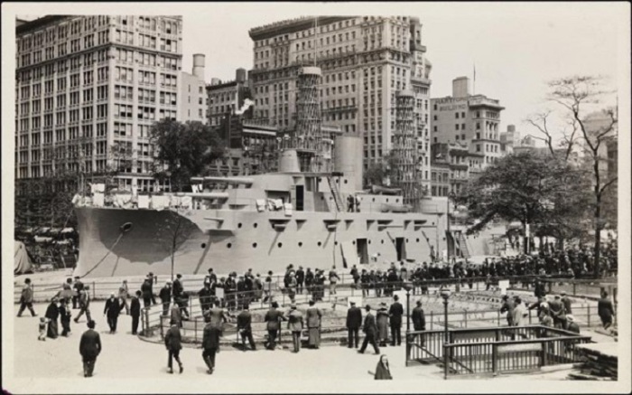 Необычный способ привлечь горожан к службе в ВМФ придумали власти Нью-Йорка. Необычный способ привлечь горожан к службе в ВМФ придумали власти Нью-Йорка.