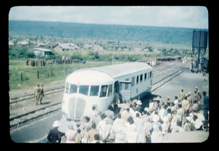Продажа товара или обмен происходит прямо под открытым небом. Продажа товара или обмен происходит прямо под открытым небом.