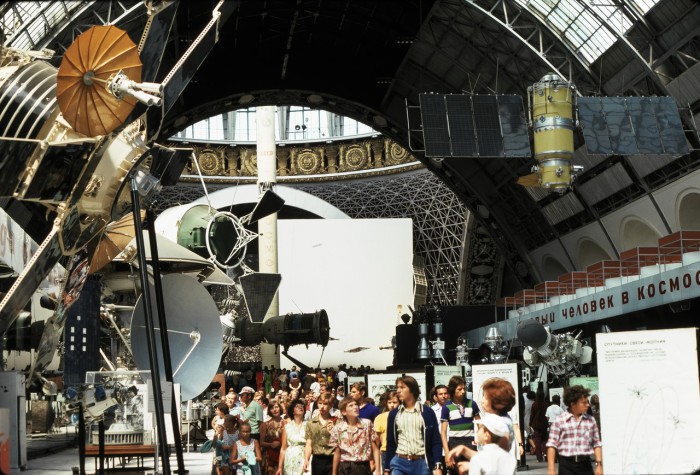 Монумент Покорителям космоса на выставке достижений народного хозяйства. Монумент Покорителям космоса на выставке достижений народного хозяйства.