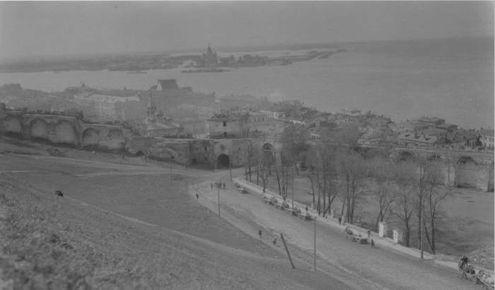 Дорога, ведущая к Кремлевской стене и Ивановской башне. СССР, Нижний Новгород, 1931 год.