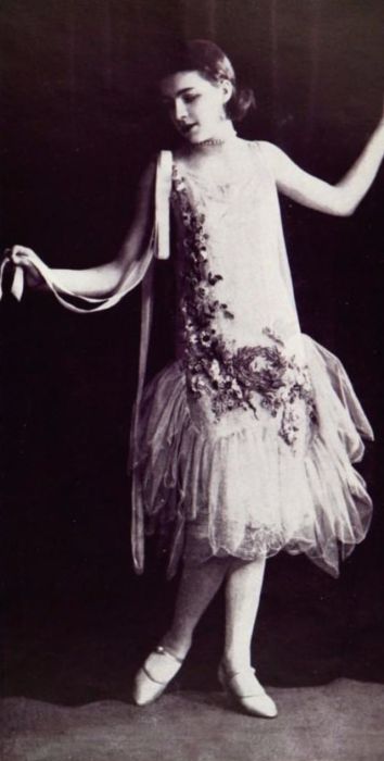 Свобода движений в черном платье Свобода движений в черном платье