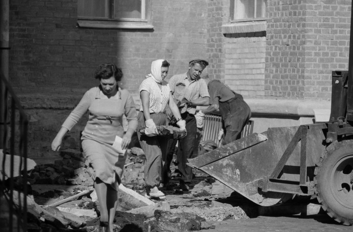 Ремонтные работы. СССР, Москва, 1961 год. Ремонтные работы. СССР, Москва, 1961 год.