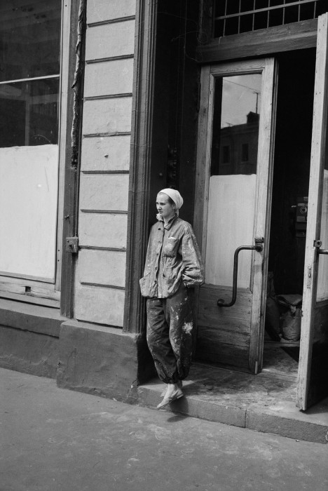 Минута отдыха во время работы. СССР, Москва, 1961 год. Минута отдыха во время работы. СССР, Москва, 1961 год.