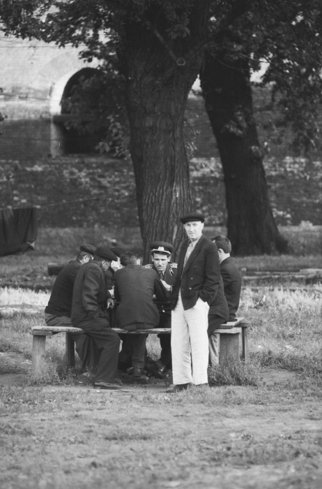 Игра в шахматы в Александровском саду. СССР, Москва, 1961 год. Игра в шахматы в Александровском саду. СССР, Москва, 1961 год.