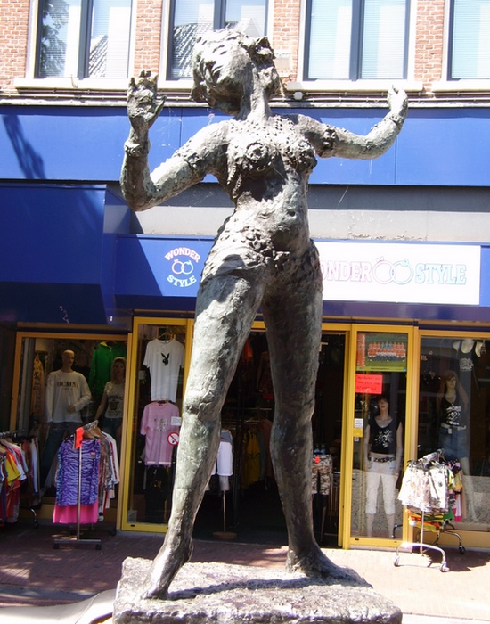 Скульптура в Леувардене./фото: anonim24.ru Скульптура в Леувардене./фото: anonim24.ru