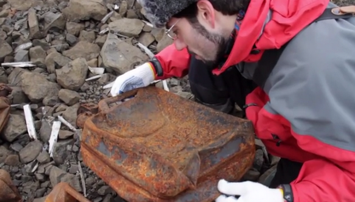 Канистра 1942 года./фото: express.co.uk Канистра 1942 года./фото: express.co.uk