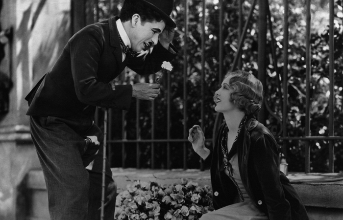 Кадр из фильма Огни большого города./фото: playcast.ru Кадр из фильма Огни большого города./фото: playcast.ru