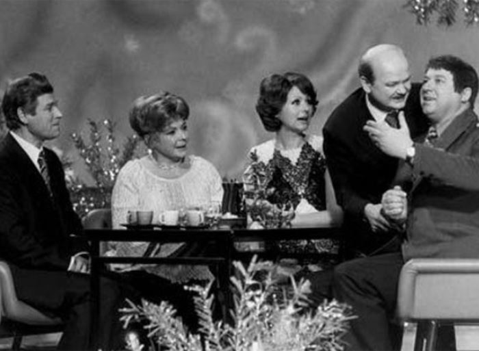 Кадр из телепередачи *Кабачок 13 стульев* | Фото: liveinternet.ru Кадр из телепередачи *Кабачок 13 стульев* | Фото: liveinternet.ru