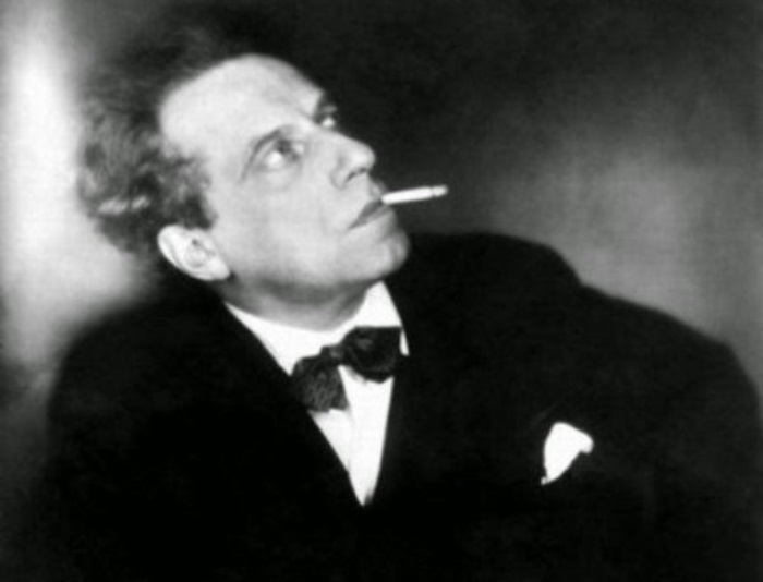 В. Мейерхольд. Фото 1924 и 1922 гг. | Фото: kino-teatr.ru В. Мейерхольд. Фото 1924 и 1922 гг. | Фото: kino-teatr.ru