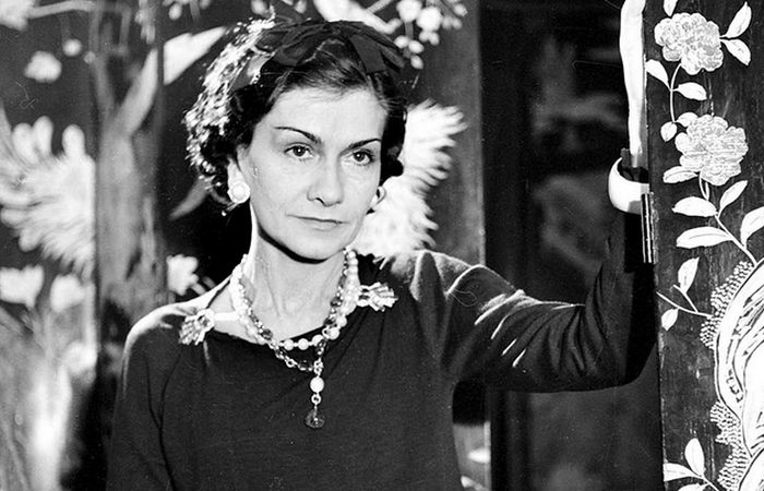 Коко Шанель: всегда очаровательна. / Фото: versiondaily.com Коко Шанель: всегда очаровательна. / Фото: versiondaily.com